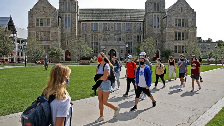 106732580-1602013946873-Mask_wearing_students_at_the_Boston_College_Campus_on_September_14_2020.jpg
